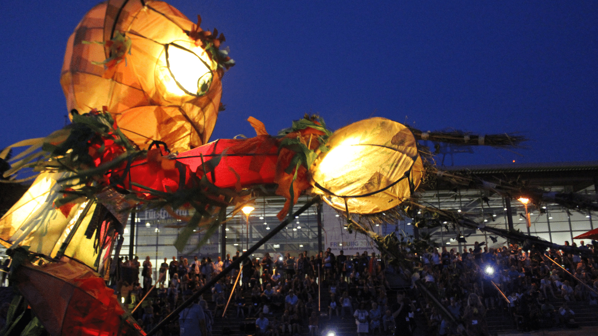 Menagerie : Curious Legends large illuminated puppet 