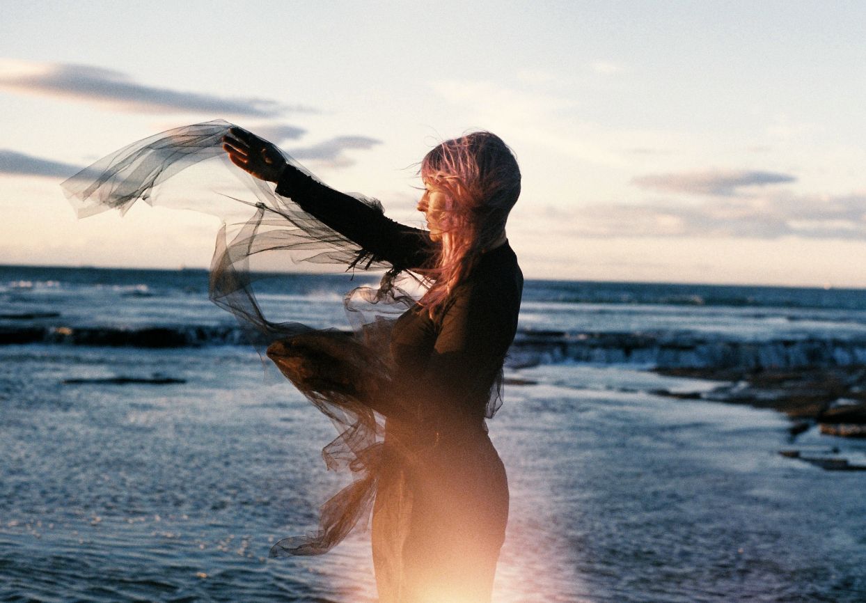 Freyja Garbett performing at SOAK live at the Baths