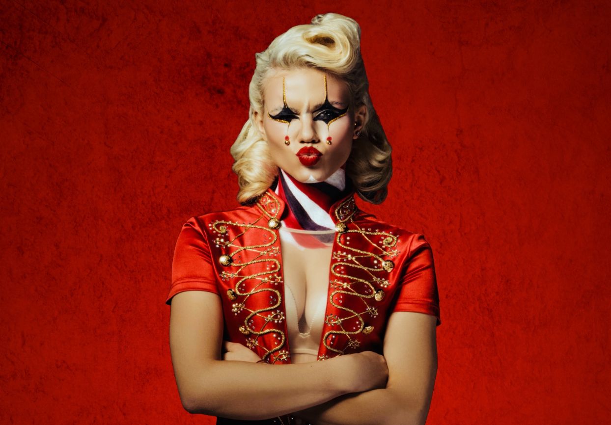 La Ronde : Strut & Fret